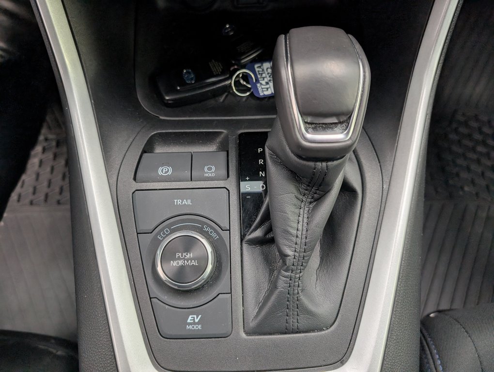 2022 Toyota RAV4 Hybrid SE AWD, in Magog, Quebec - 16 - w1024h768px