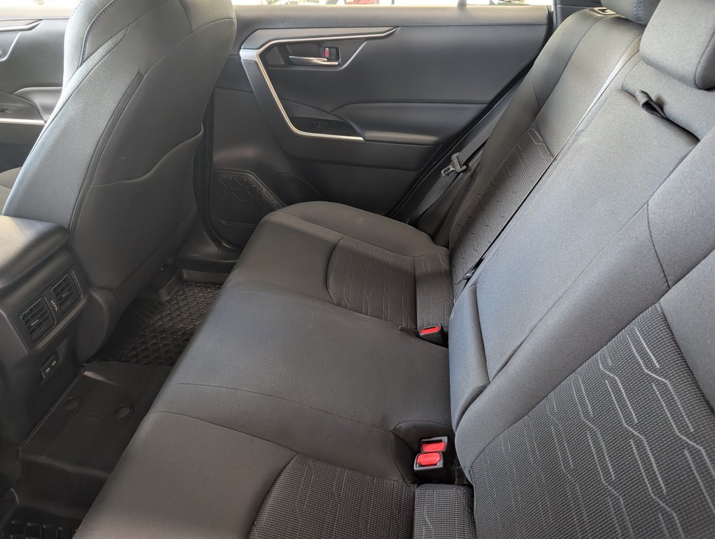 2022 Toyota RAV4 Hybrid SE AWD, in Magog, Quebec - 10 - w1024h768px