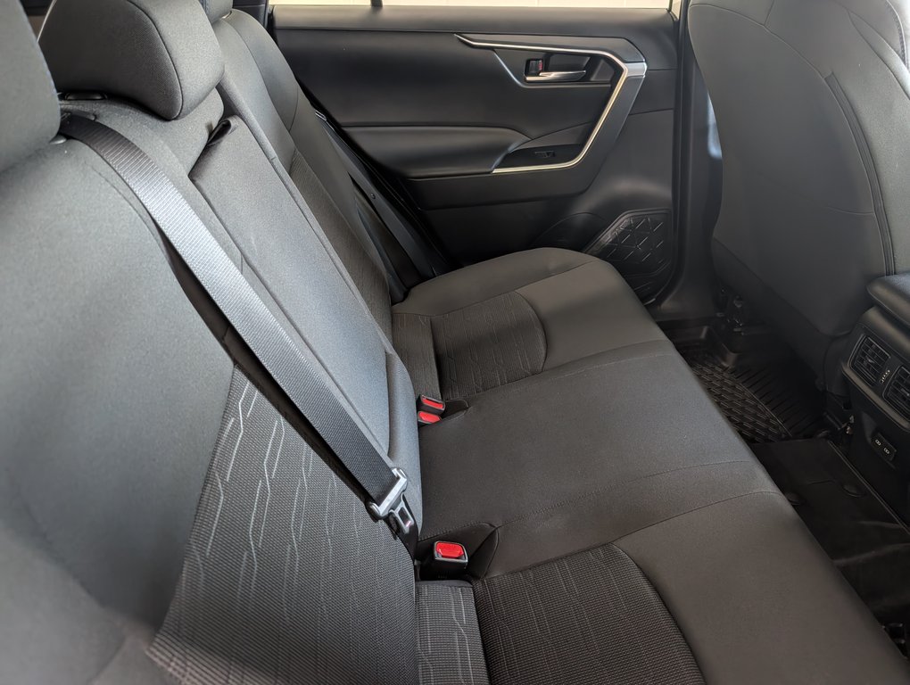 2022 Toyota RAV4 Hybrid SE AWD, in Magog, Quebec - 7 - w1024h768px