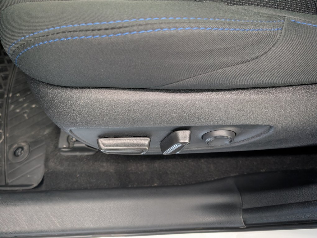 2022 Toyota RAV4 Hybrid SE AWD, in Magog, Quebec - 13 - w1024h768px