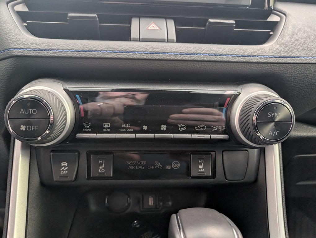 2022 Toyota RAV4 Hybrid SE AWD, in Magog, Quebec - 17 - w1024h768px
