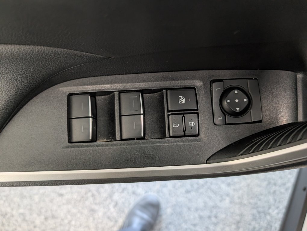 2022 Toyota RAV4 Hybrid SE AWD, in Magog, Quebec - 14 - w1024h768px