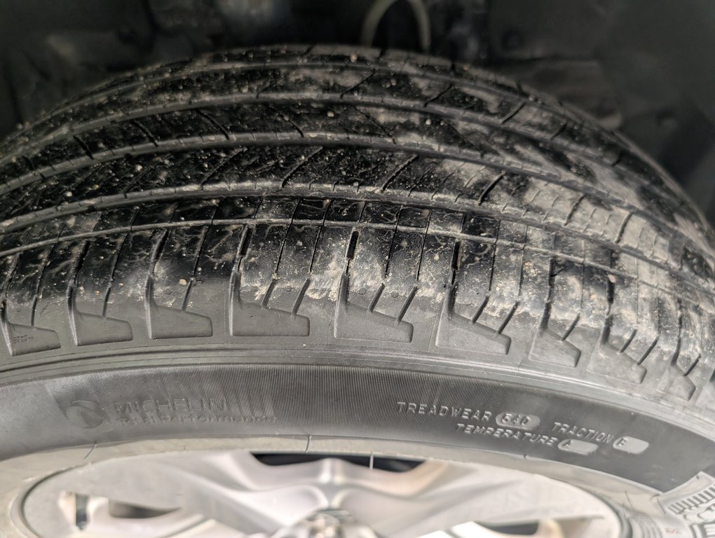 2022 Toyota RAV4 Hybrid XLE AWD, in Magog, Quebec - 22 - w1024h768px
