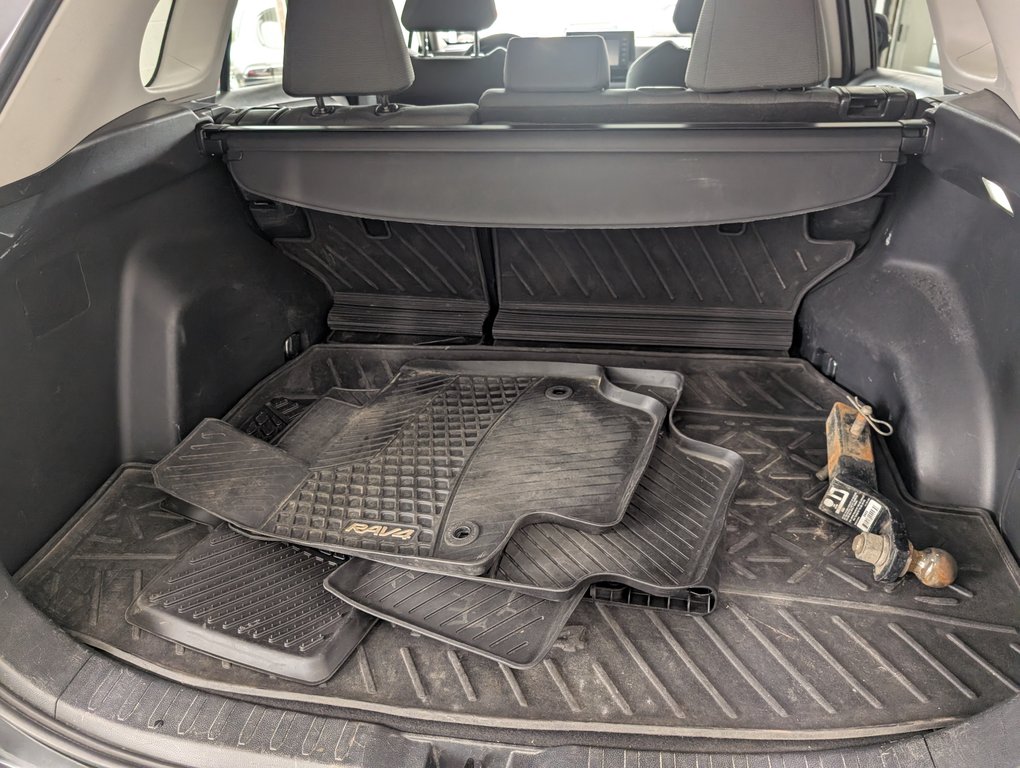 2022 Toyota RAV4 Hybrid XLE AWD, in Magog, Quebec - 6 - w1024h768px
