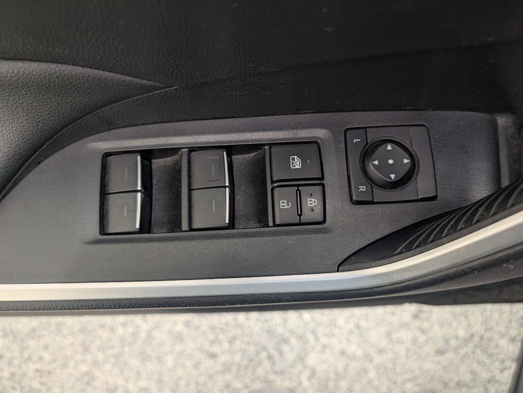 2022 Toyota RAV4 Hybrid XLE AWD, in Magog, Quebec - 14 - w1024h768px