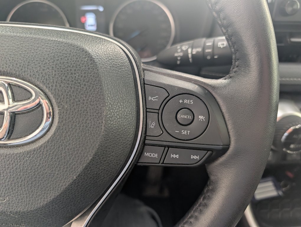 2022 Toyota RAV4 Hybrid XLE AWD, in Magog, Quebec - 18 - w1024h768px
