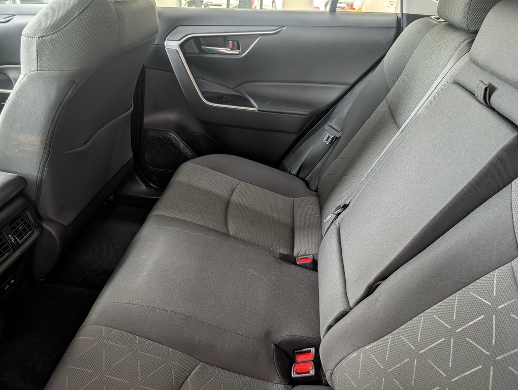 2022 Toyota RAV4 Hybrid XLE AWD, in Magog, Quebec - 10 - w1024h768px