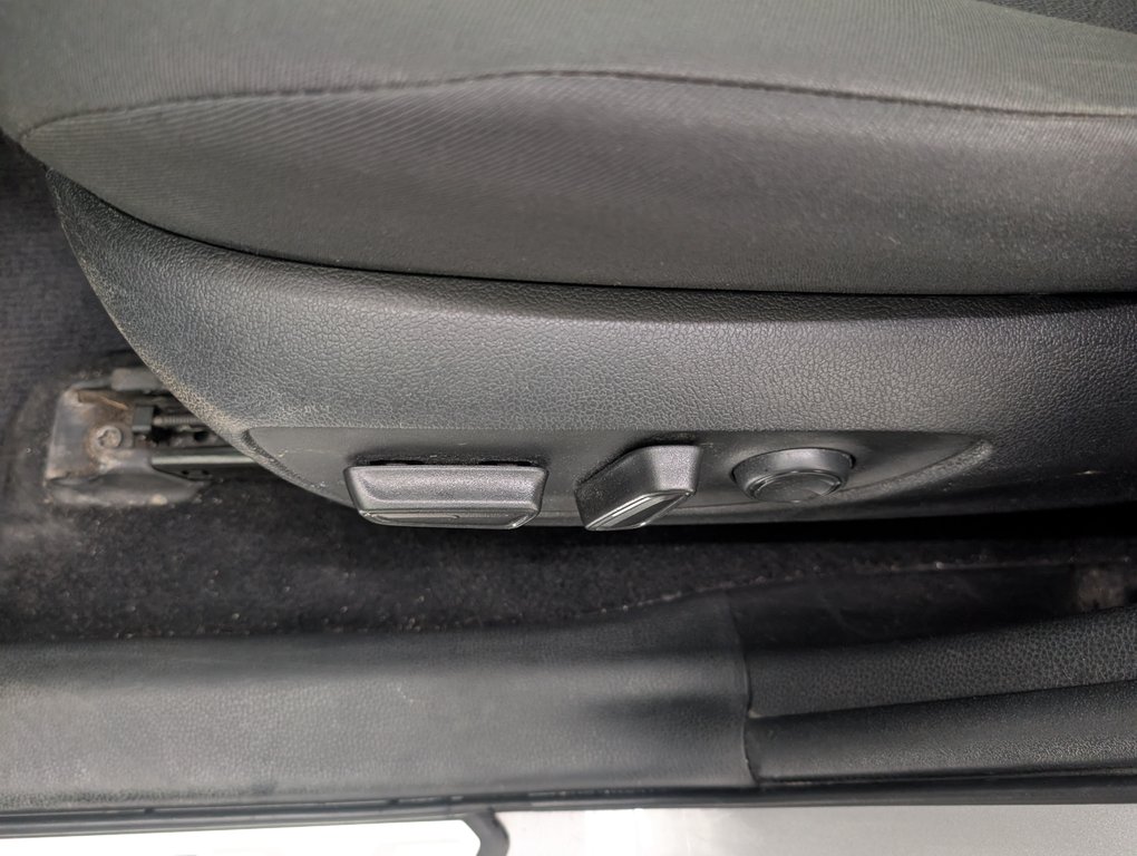 2022 Toyota RAV4 Hybrid XLE AWD, in Magog, Quebec - 13 - w1024h768px