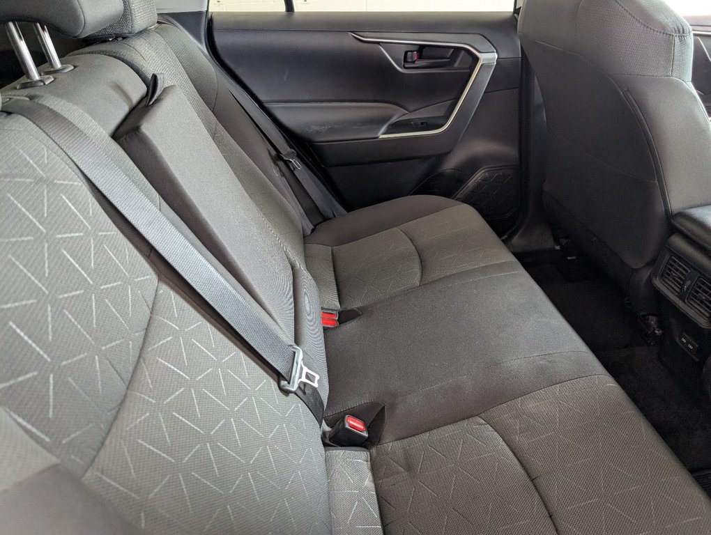 Toyota RAV4 Hybrid LE AWD, GARANTIE JUSQU EN 2028, 2023 à Magog, Québec - 8 - w1024h768px
