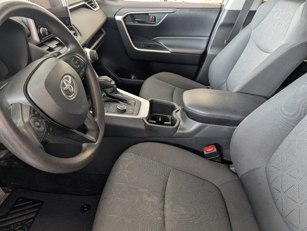 Toyota RAV4 Hybrid LE AWD, GARANTIE JUSQU EN 2028, 2023 à Magog, Québec - 12 - w1024h768px
