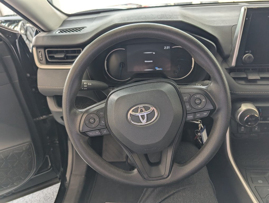 Toyota RAV4 Hybrid LE AWD, GARANTIE JUSQU EN 2028, 2023 à Magog, Québec - 15 - w1024h768px