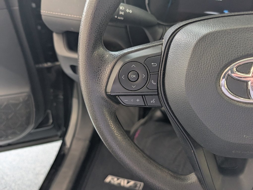 Toyota RAV4 Hybrid LE AWD, GARANTIE JUSQU EN 2028, 2023 à Magog, Québec - 18 - w1024h768px