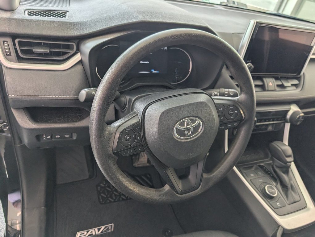 Toyota RAV4 Hybrid LE AWD, GARANTIE JUSQU EN 2028, 2023 à Magog, Québec - 13 - w1024h768px