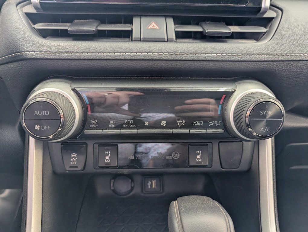 Toyota RAV4 Hybrid LE AWD, GARANTIE JUSQU EN 2028, 2023 à Magog, Québec - 17 - w1024h768px