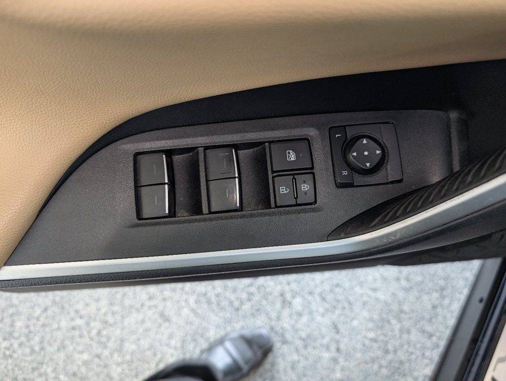 2023 Toyota RAV4 Hybrid LIMITED AWD, GARANTIE JUSQU EN 2027, in Magog, Quebec - 16 - w1024h768px