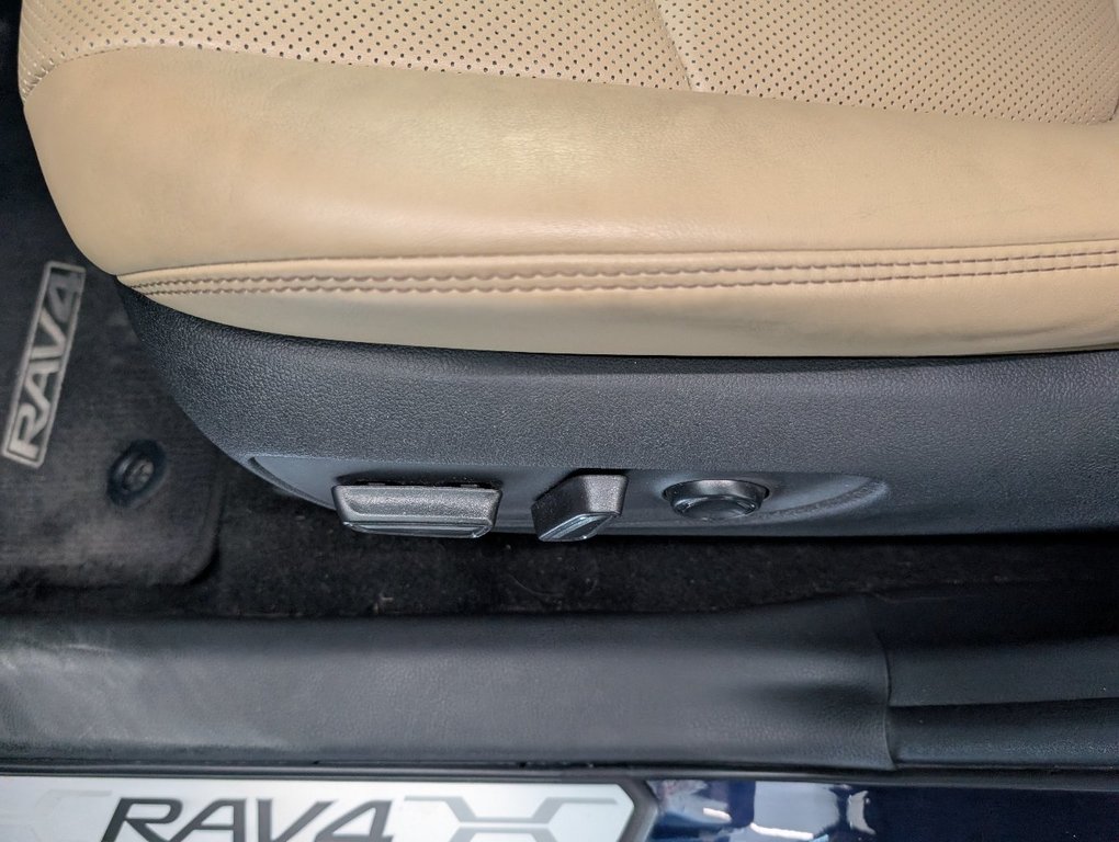 2023 Toyota RAV4 Hybrid LIMITED AWD, GARANTIE JUSQU EN 2027, in Magog, Quebec - 15 - w1024h768px