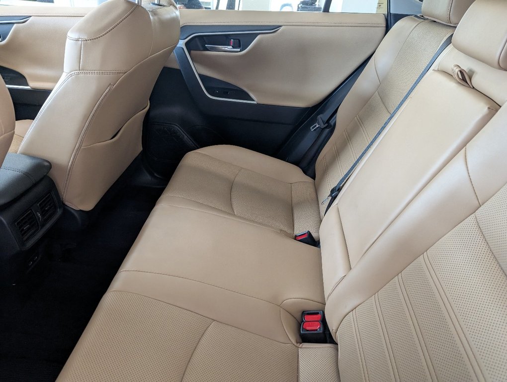 2023 Toyota RAV4 Hybrid LIMITED AWD, GARANTIE JUSQU EN 2027, in Magog, Quebec - 12 - w1024h768px