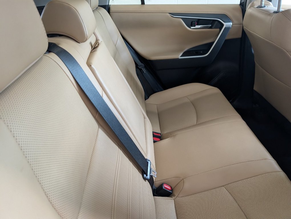 2023 Toyota RAV4 Hybrid LIMITED AWD, GARANTIE JUSQU EN 2027, in Magog, Quebec - 8 - w1024h768px
