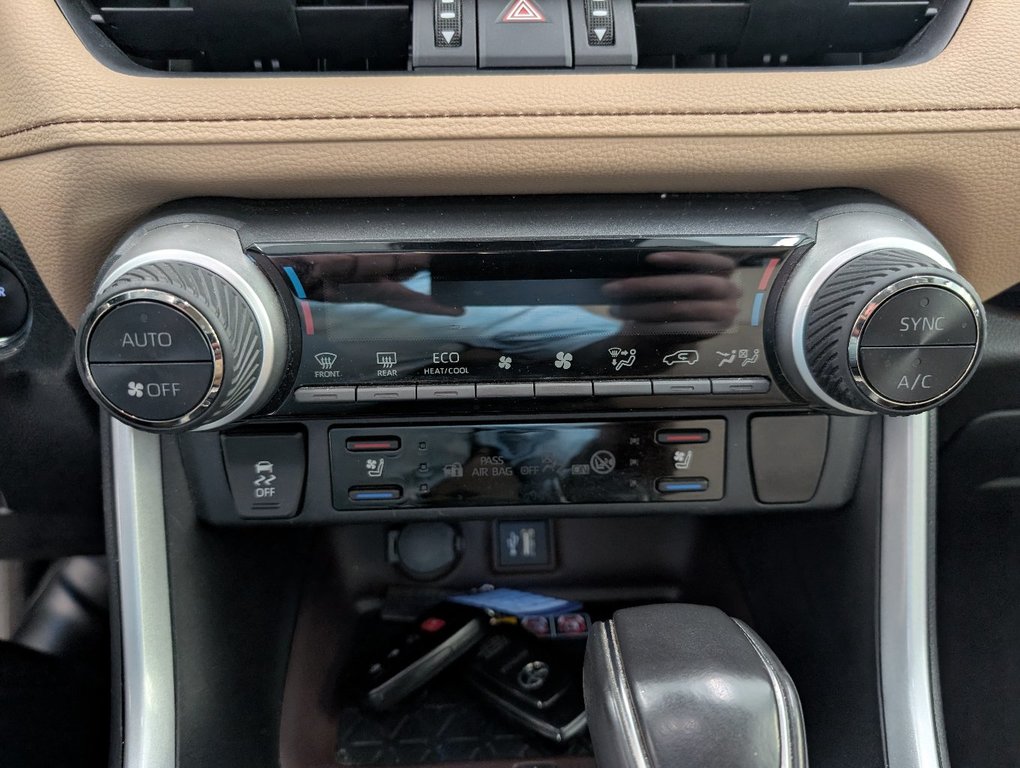 2023 Toyota RAV4 Hybrid LIMITED AWD, GARANTIE JUSQU EN 2027, in Magog, Quebec - 20 - w1024h768px