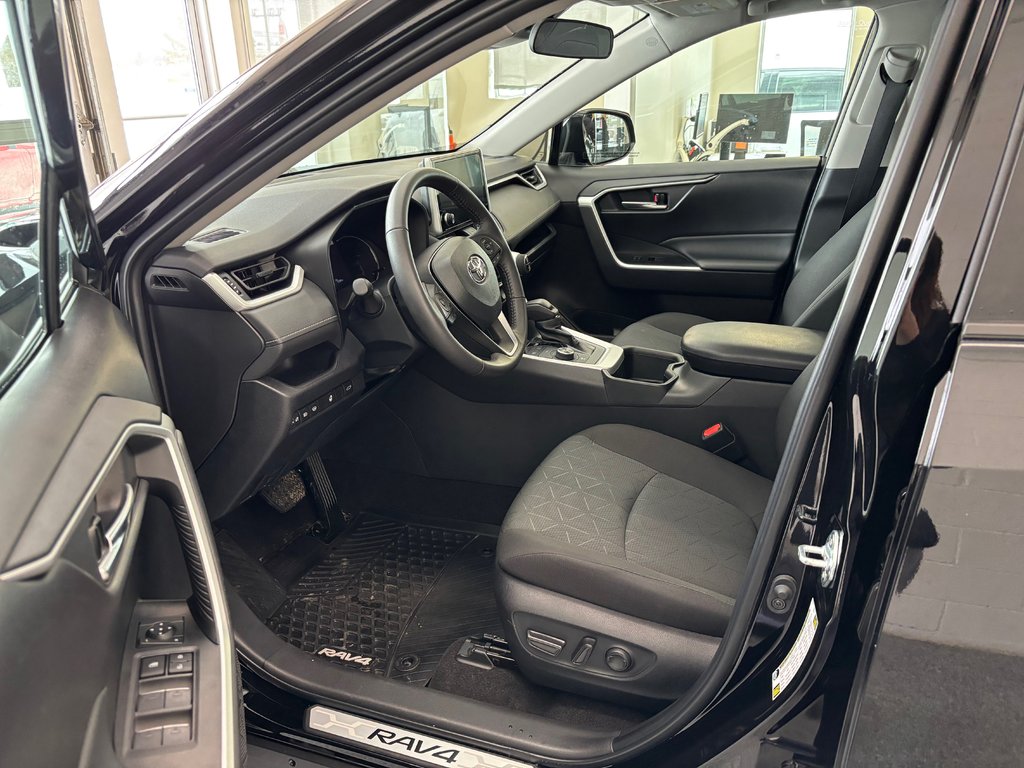 Toyota RAV4 Hybrid XLE AWD, 2023 à Magog, Québec - 9 - w1024h768px