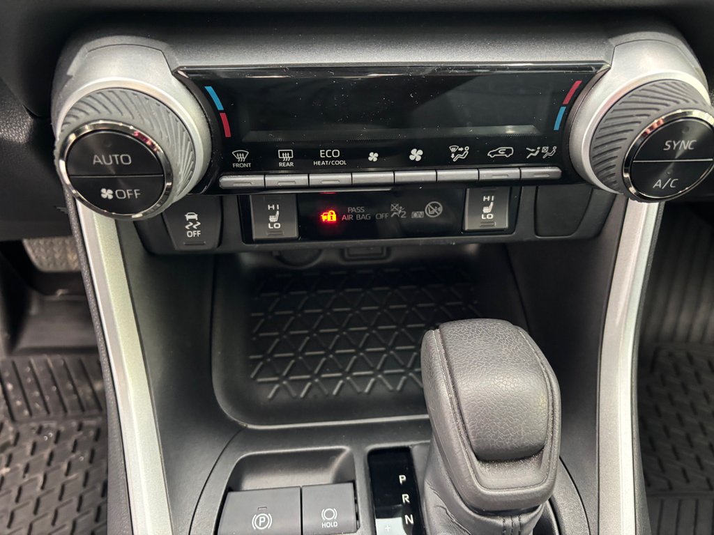 Toyota RAV4 Hybrid XLE AWD, 2023 à Magog, Québec - 16 - w1024h768px