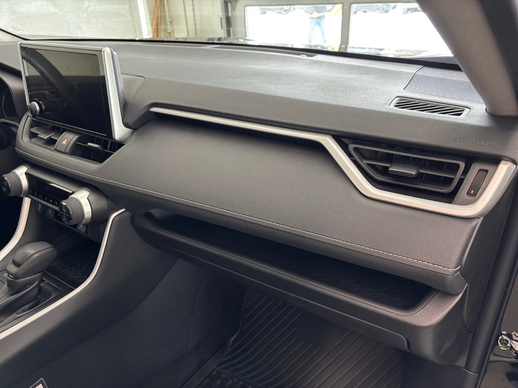 Toyota RAV4 Hybrid XLE AWD, 2023 à Magog, Québec - 8 - w1024h768px