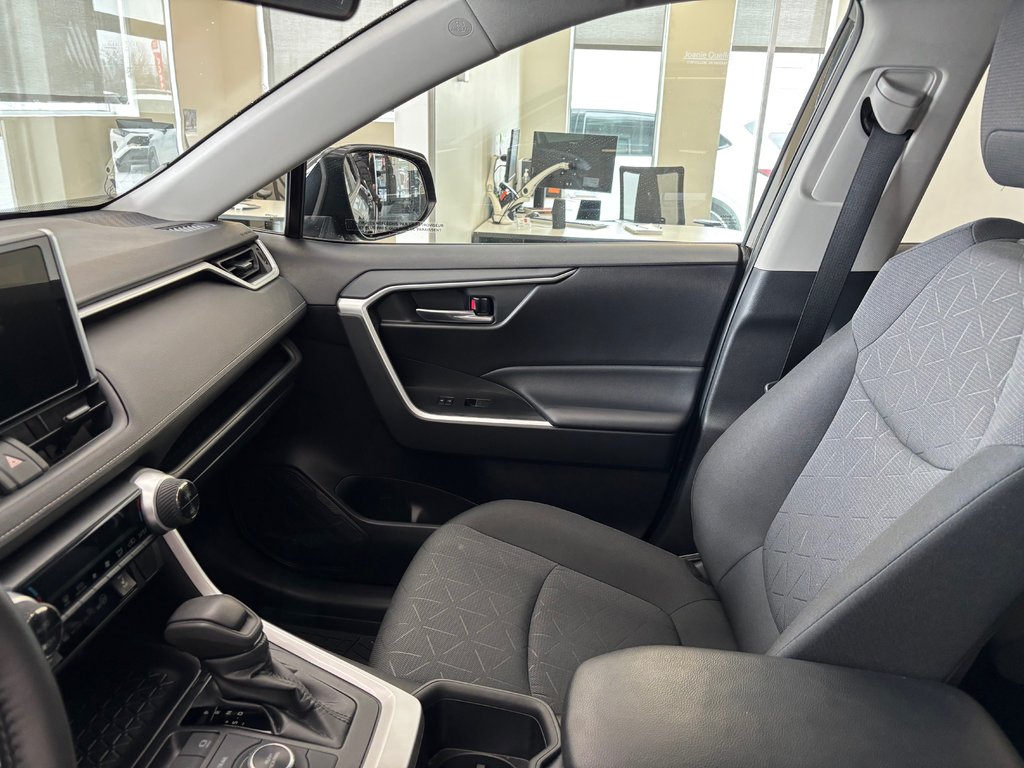 Toyota RAV4 Hybrid XLE AWD, 2023 à Magog, Québec - 10 - w1024h768px