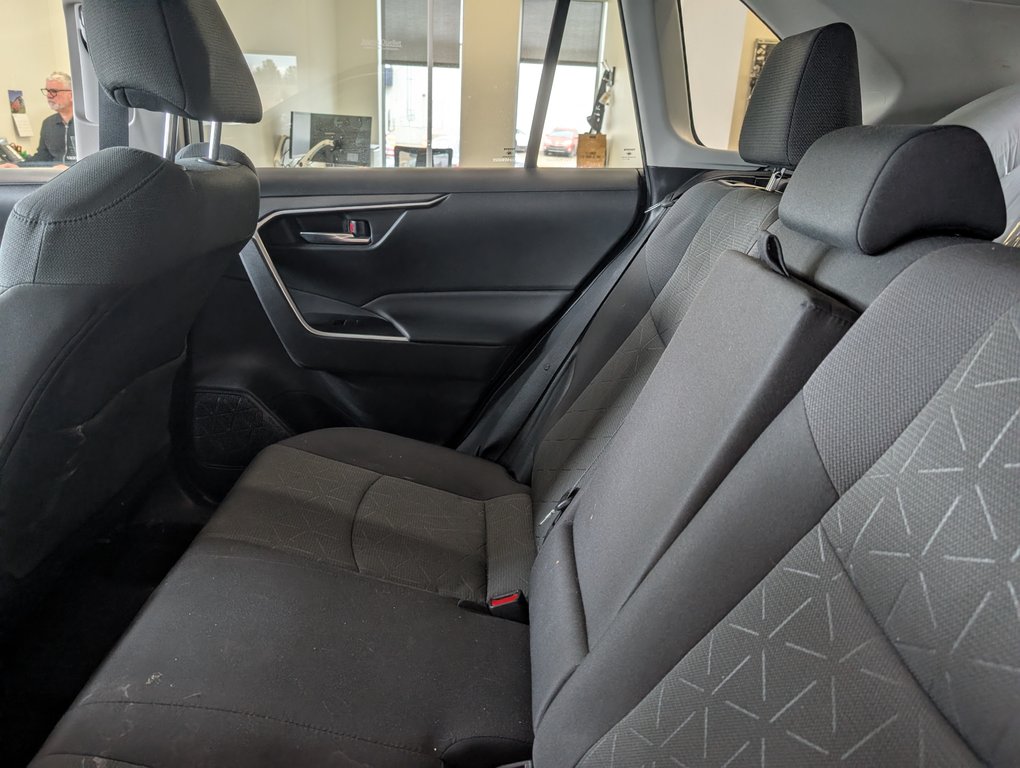 Toyota RAV4 Hybrid XLE, 2023 à Magog, Québec - 9 - w1024h768px