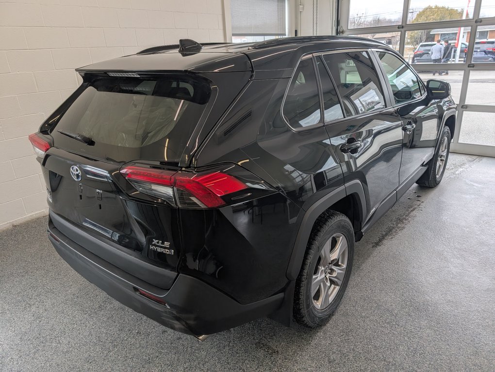 Toyota RAV4 Hybrid XLE, 2023 à Magog, Québec - 3 - w1024h768px
