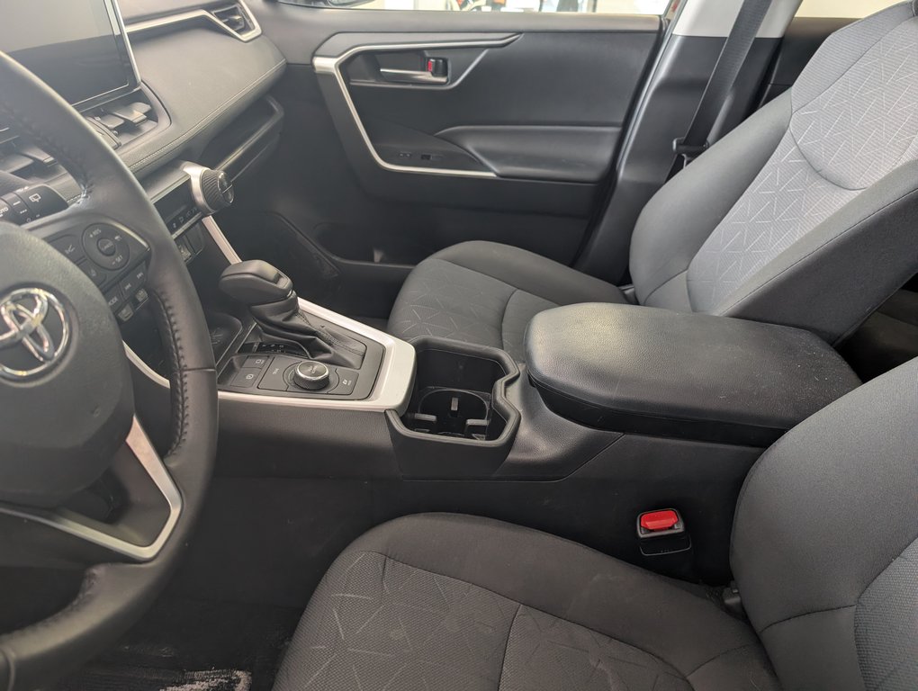 Toyota RAV4 Hybrid XLE, 2023 à Magog, Québec - 10 - w1024h768px