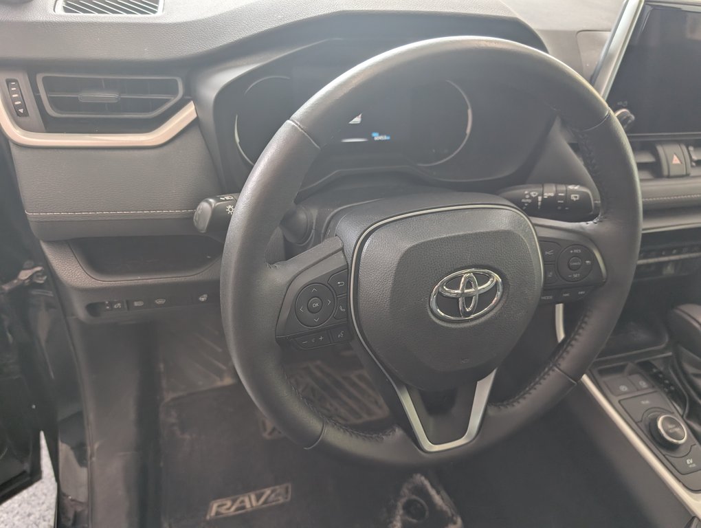 Toyota RAV4 Hybrid XLE, 2023 à Magog, Québec - 11 - w1024h768px