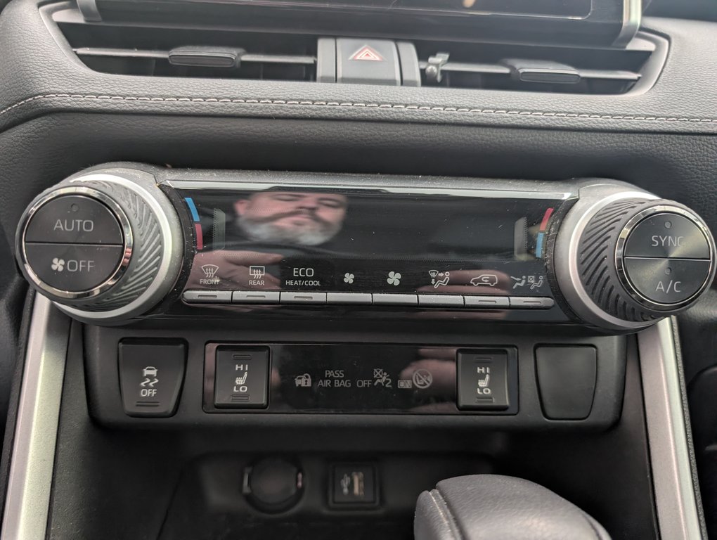 Toyota RAV4 Hybrid XLE, 2023 à Magog, Québec - 16 - w1024h768px