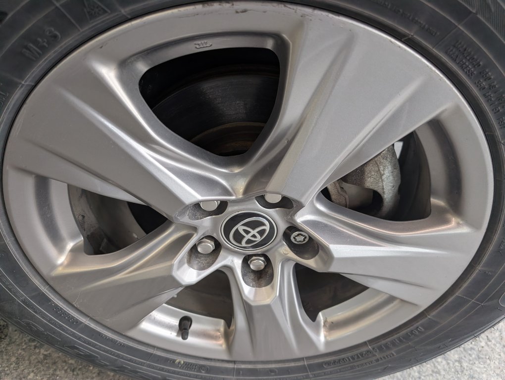 Toyota RAV4 Hybrid XLE, 2023 à Magog, Québec - 22 - w1024h768px