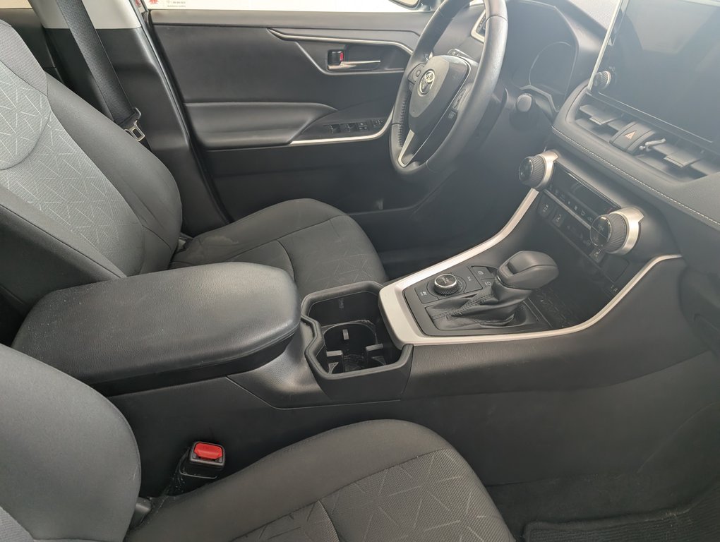 Toyota RAV4 Hybrid XLE, 2023 à Magog, Québec - 7 - w1024h768px