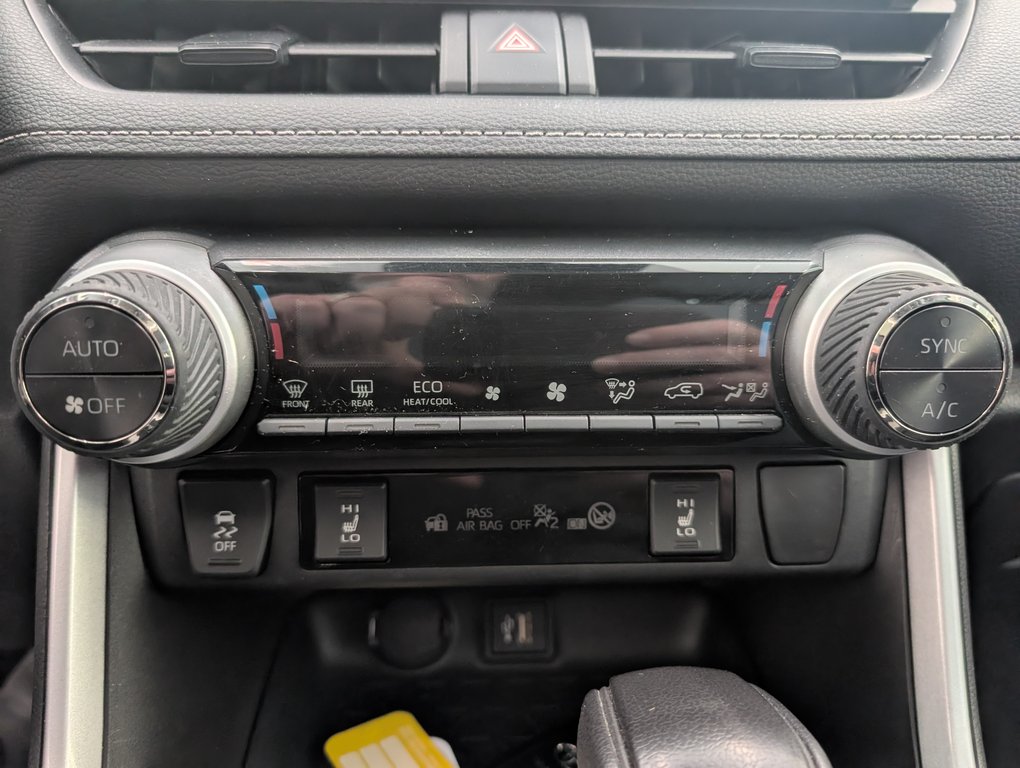2023 Toyota RAV4 Hybrid XLE AWD, in Magog, Quebec - 17 - w1024h768px