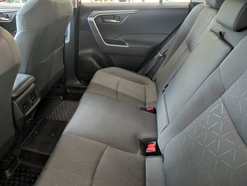 2023 Toyota RAV4 Hybrid XLE AWD, in Magog, Quebec - 10 - w1024h768px