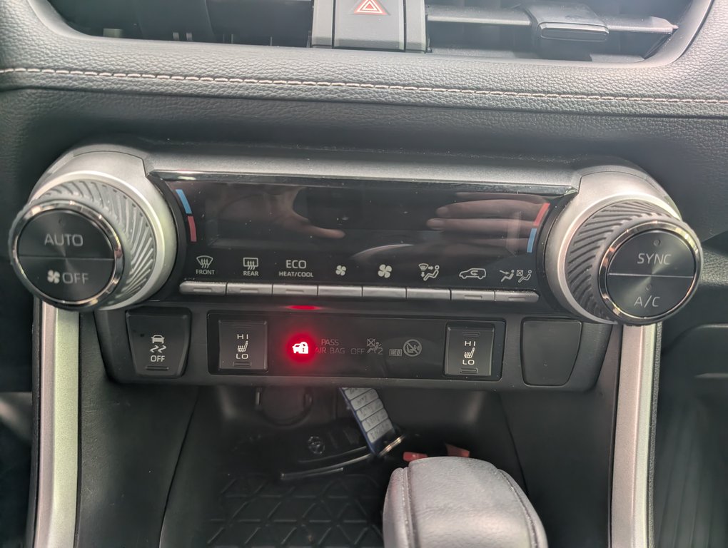 2023 Toyota RAV4 Hybrid XLE AWD, in Magog, Quebec - 17 - w1024h768px
