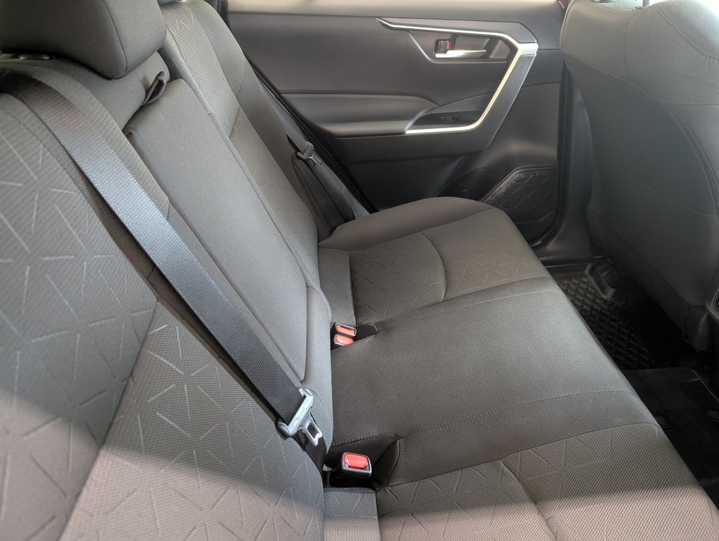 2023 Toyota RAV4 Hybrid XLE AWD, in Magog, Quebec - 7 - w1024h768px