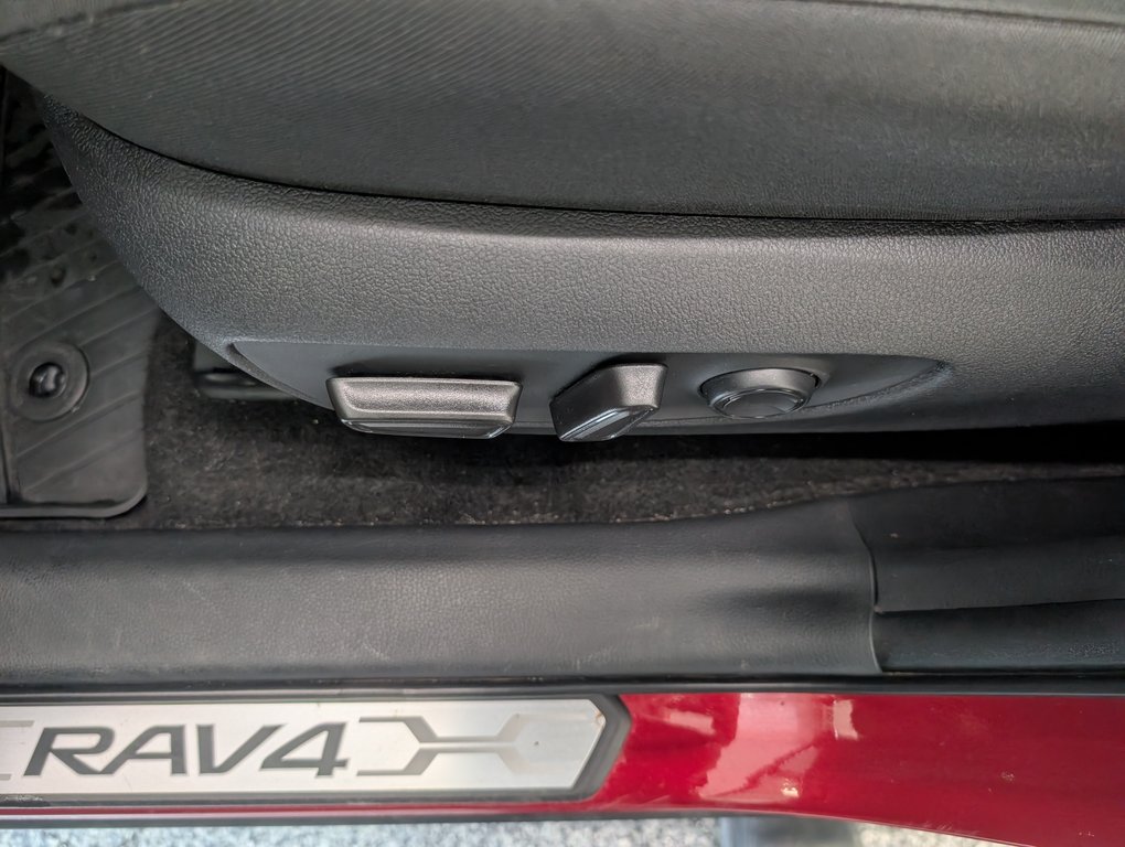 2023 Toyota RAV4 Hybrid XLE AWD, in Magog, Quebec - 13 - w1024h768px