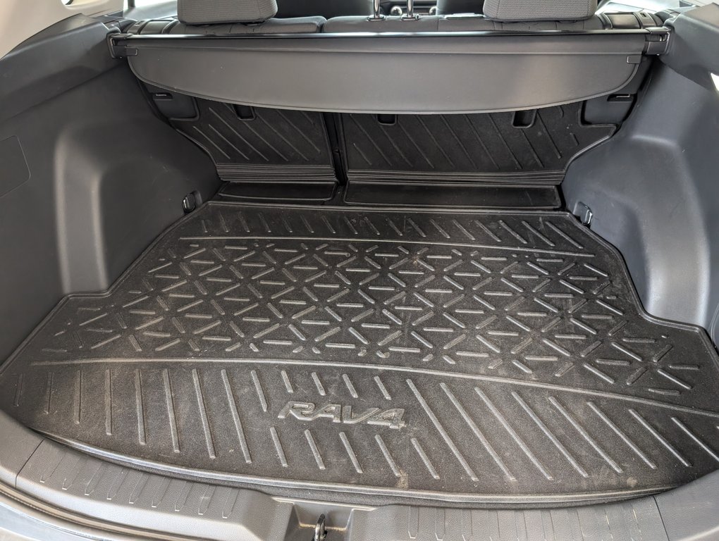 2023 Toyota RAV4 Hybrid XLE, A/C, in Magog, Quebec - 6 - w1024h768px