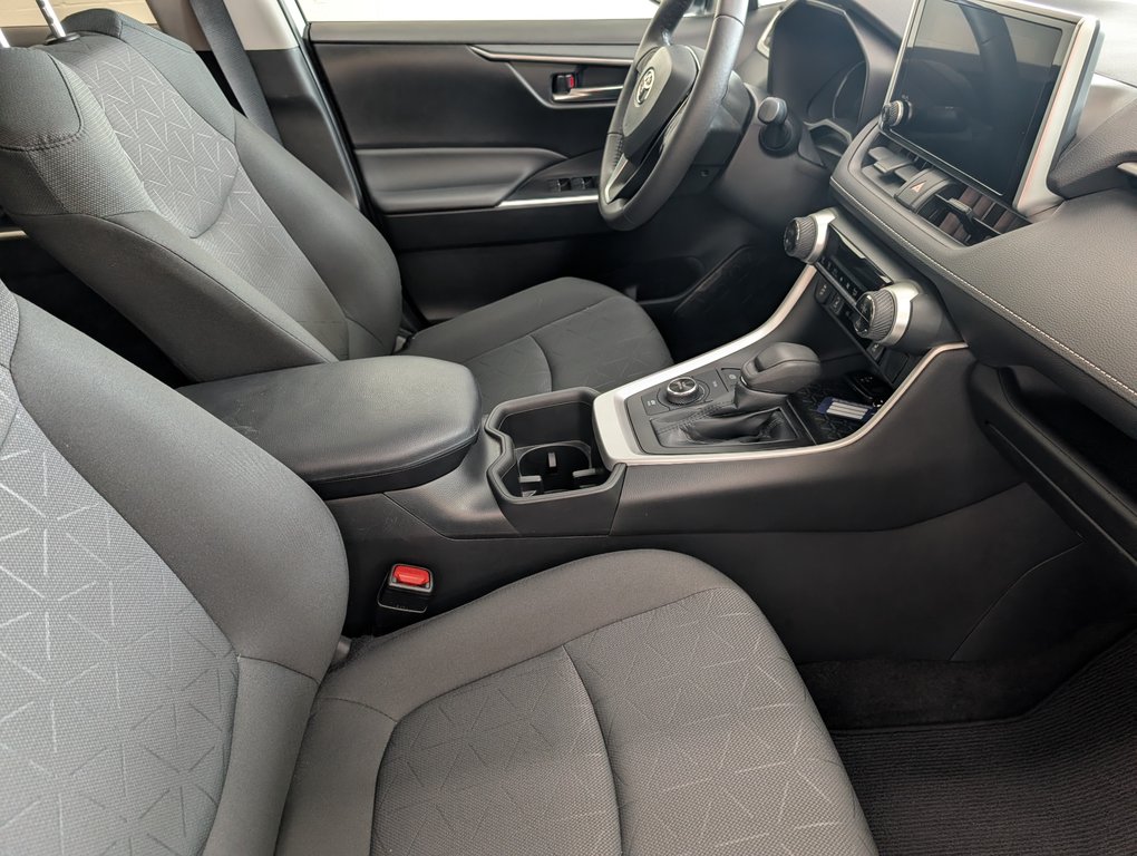 2023 Toyota RAV4 Hybrid XLE, A/C, in Magog, Quebec - 8 - w1024h768px