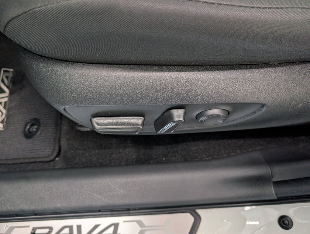 2023 Toyota RAV4 Hybrid XLE, A/C, in Magog, Quebec - 13 - w1024h768px