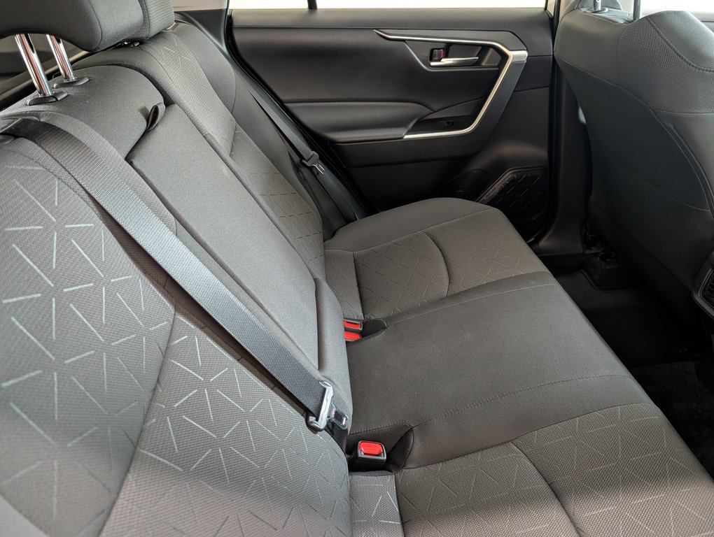 2023 Toyota RAV4 Hybrid XLE, A/C, in Magog, Quebec - 7 - w1024h768px