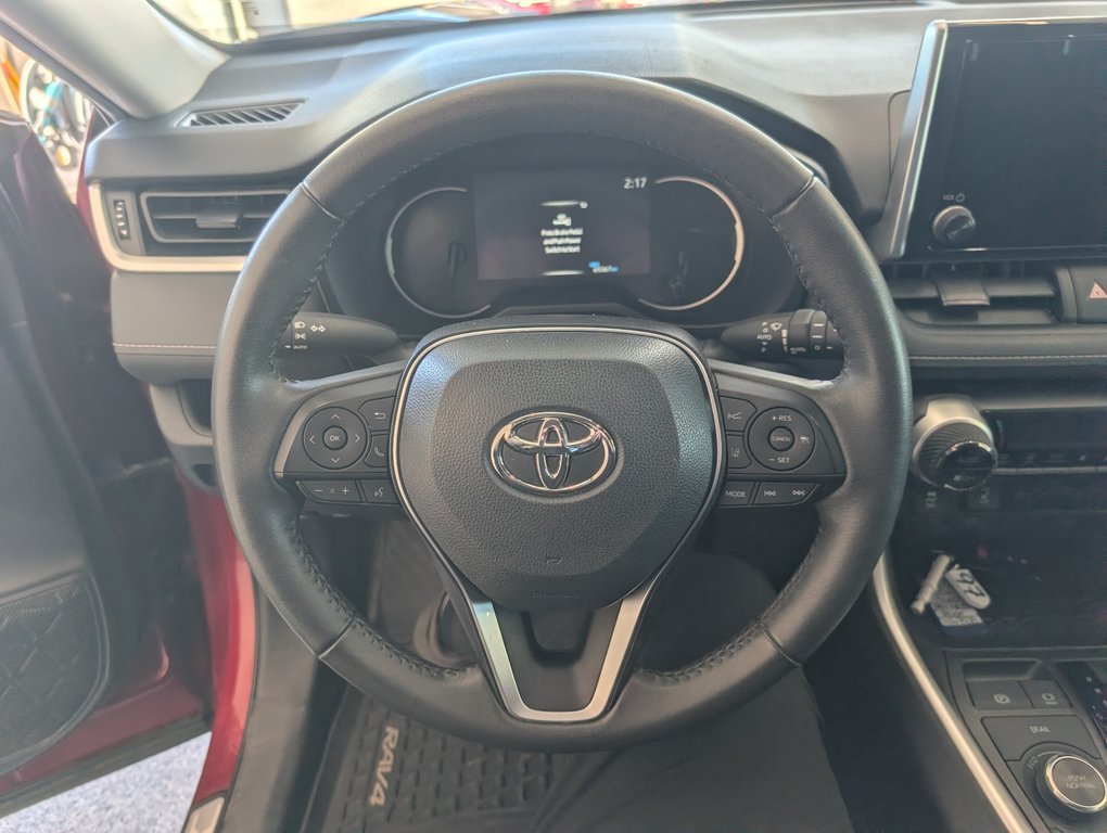 Toyota RAV4 Hybrid XLE AWD, 2023 à Magog, Québec - 14 - w1024h768px