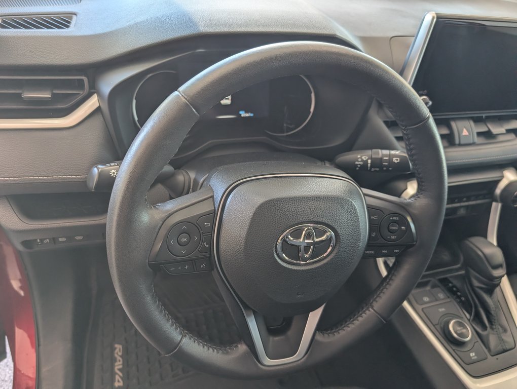 Toyota RAV4 Hybrid XLE AWD, 2023 à Magog, Québec - 11 - w1024h768px