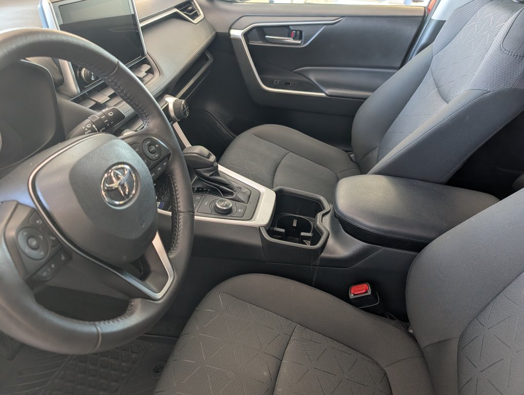 Toyota RAV4 Hybrid XLE AWD, 2023 à Magog, Québec - 10 - w1024h768px