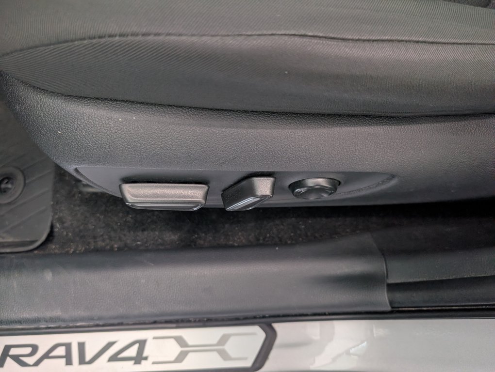 Toyota RAV4 Hybrid XLE AWD, GARANTIE JUSQU EN 2027, 2024 à Magog, Québec - 13 - w1024h768px