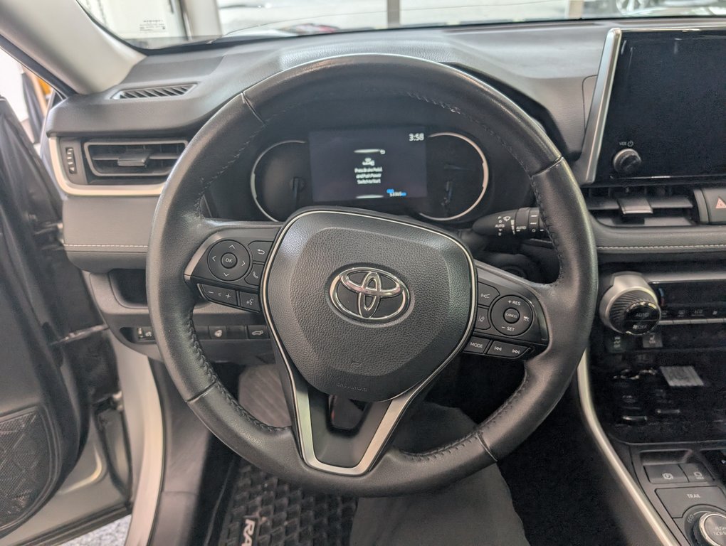 Toyota RAV4 Hybrid XLE AWD, 2024 à Magog, Québec - 16 - w1024h768px