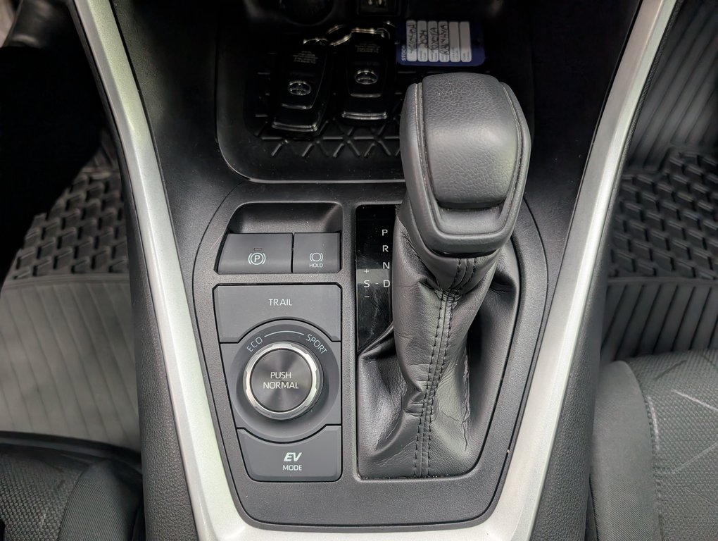 Toyota RAV4 Hybrid XLE AWD, 2024 à Magog, Québec - 15 - w1024h768px
