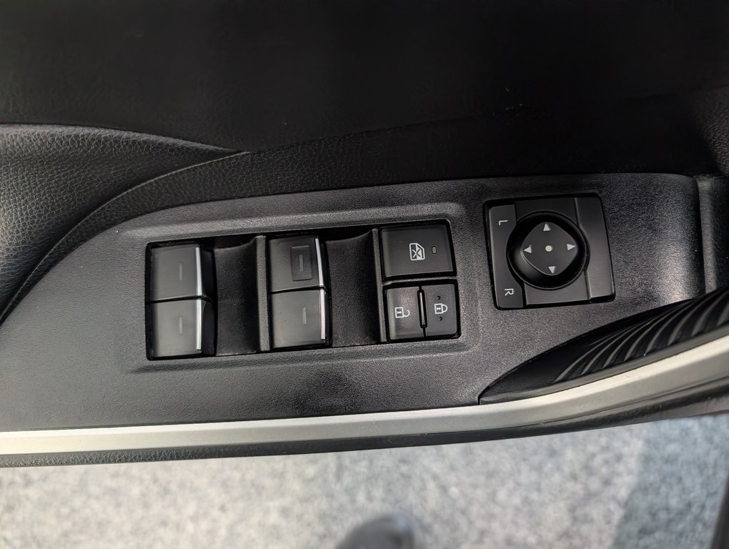 Toyota RAV4 Hybrid XLE AWD, 2024 à Magog, Québec - 14 - w1024h768px